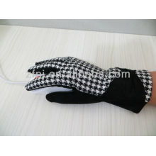 New style wool gloves for women with beautiful and cute embroidery
